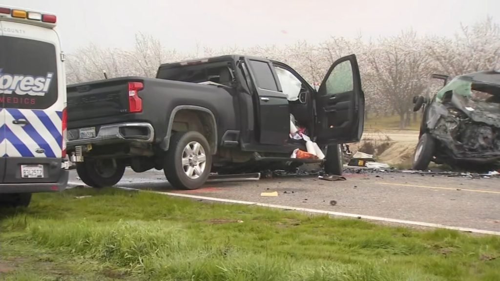 8 people killed in head-on crash in Madera County, CHP says - KFSN-TV