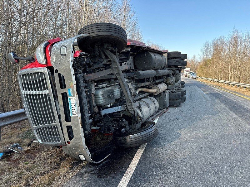 Truck driver injured after overturning on GA 365 in Habersham County - AccessWDUN