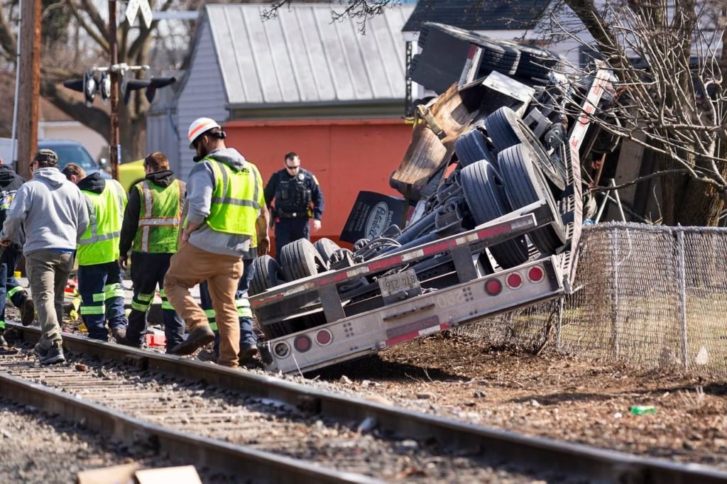 Calamity, but no injuries, in train-truck collision in Carlisle - PennLive