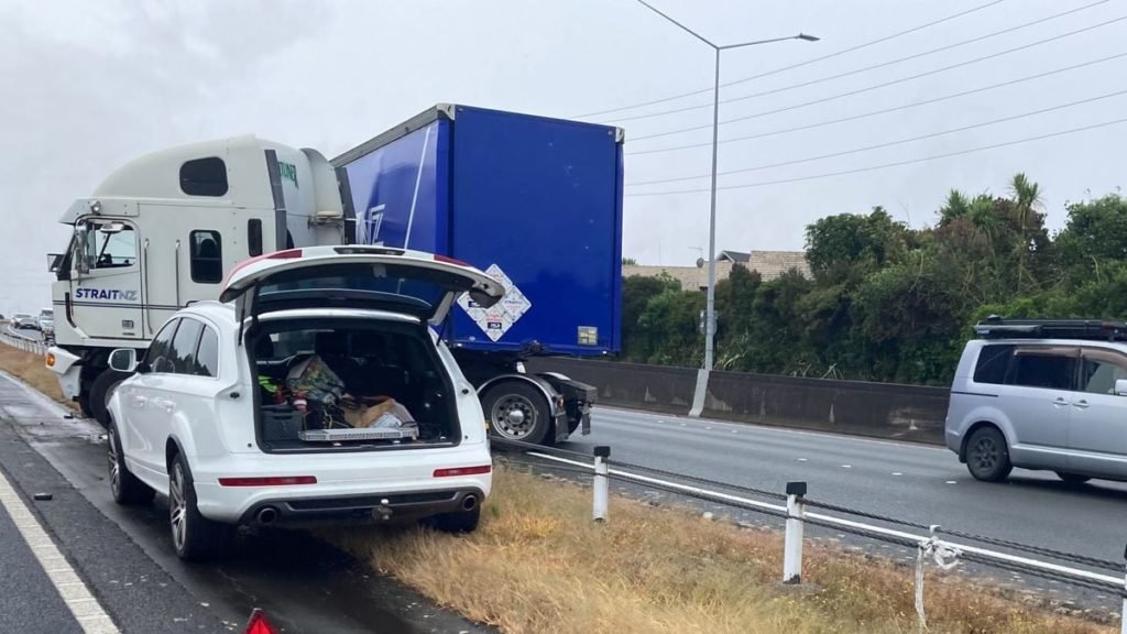 Northern Motorway truck crash lanes now cleared, driver swerved to avoid other car - New Zealand Herald