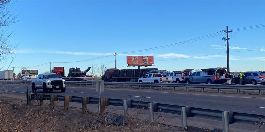 Semi-truck leaking 40+ gallons of fuel on I-25 on south end of Colorado Springs - KKTV