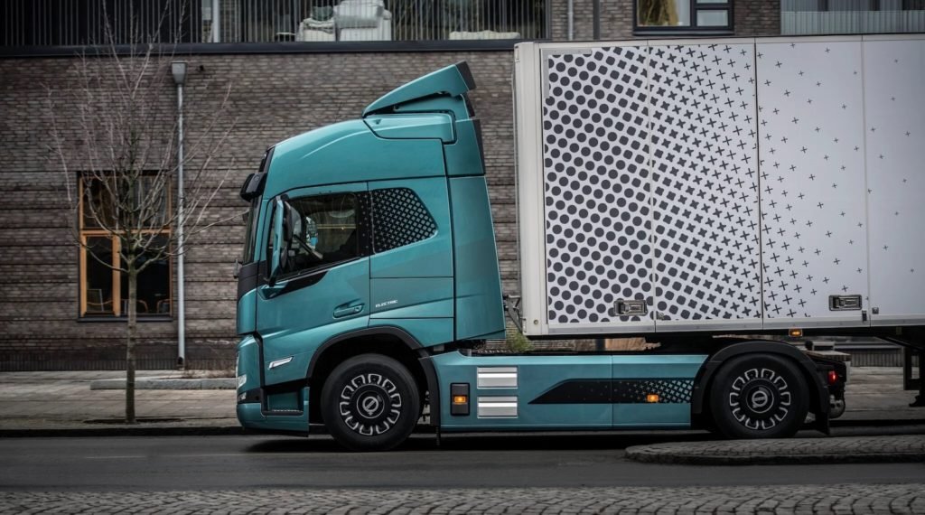 1st Electric-Only Volvo Truck - CleanTechnica