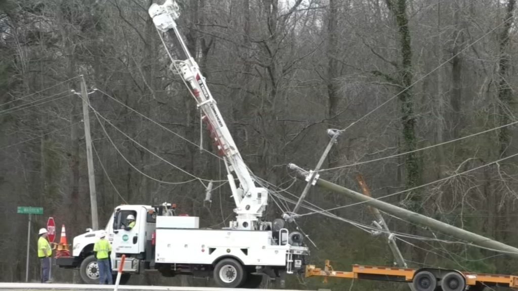 Outage | Power company truck snaps power lines knocking power out in areas of Dunn - WTVD-TV