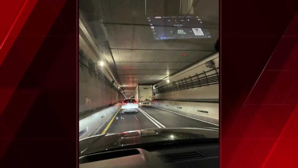 Stuck truck closes Sumner Tunnel in Boston - WCVB Boston