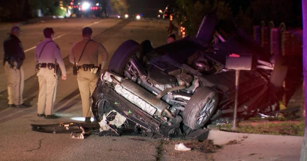 High-speed crash ends in flames, killing 2 in Altadena - Los Angeles Times