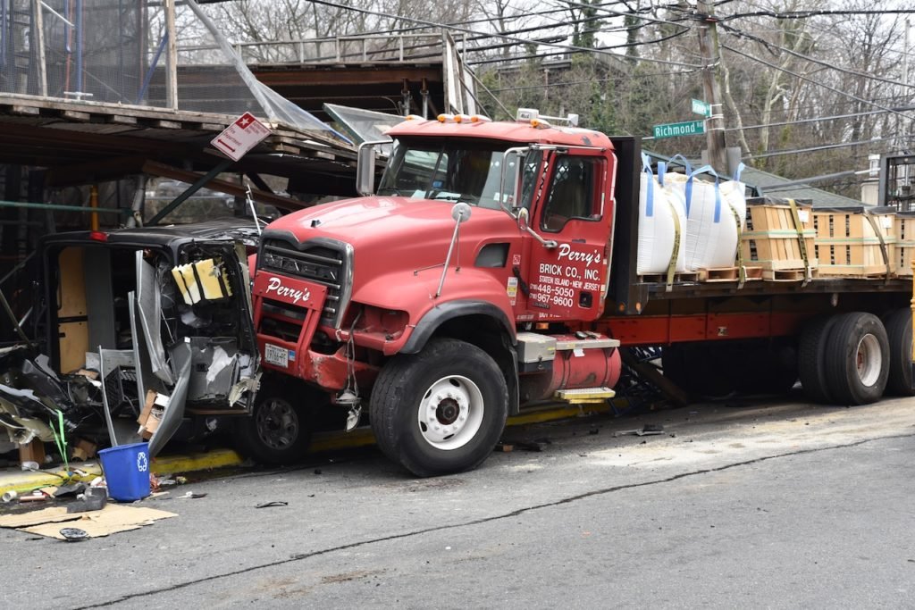 Watch: Video shows truck colliding with 8 vehicles, sending them flying on busy Staten Island street - SILive.com