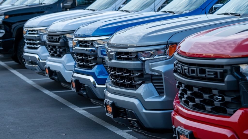 GM recalling 820,000 pickup trucks over tailgate issue - Fox Business