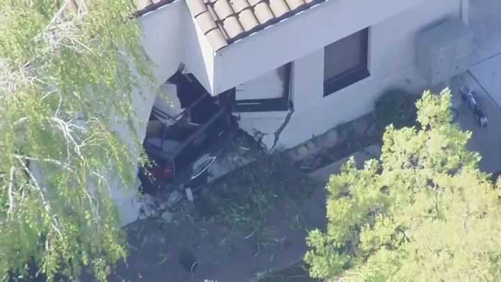 Pickup truck crashes into a dentist's office in Elk Grove - KCRA Sacramento
