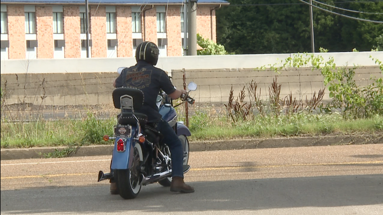 Law enforcement shares ways to keep yourself and others safe on the road - WBBJ-TV