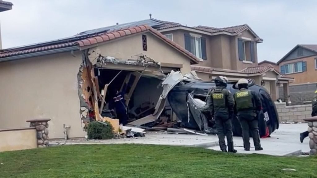 Car trying to make turn goes airborne and crashes into California home - Daily Mail