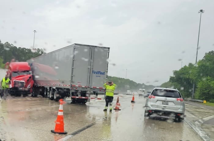 Traffic Alert: I-95 crash involving semi-truck snarls traffic near Airport Road - WJXT News4JAX