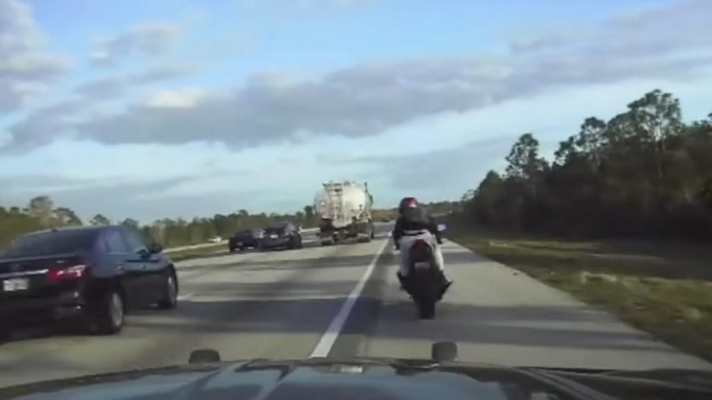 Kid On A Motorcycle Seems To Think Running From Cops Is Fun - Yahoo! Voices