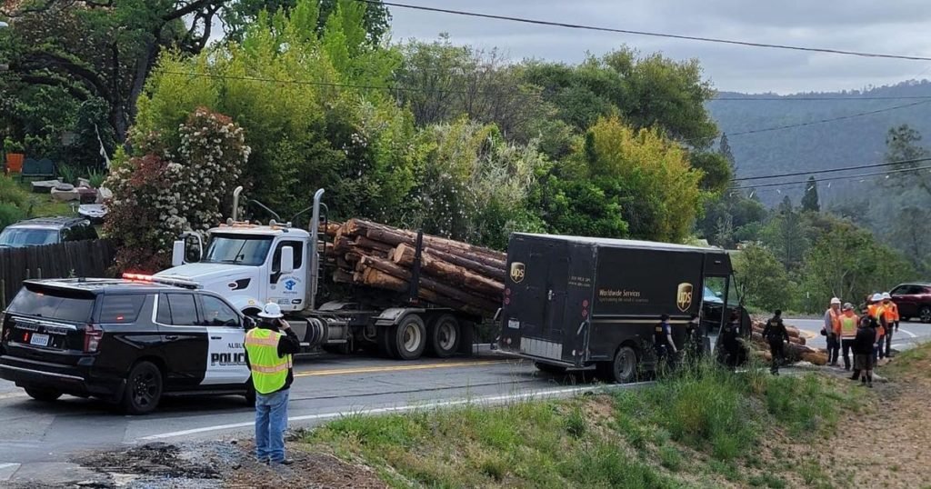 Crash involving logging and UPS trucks blocks Highway 49 in Auburn - CBS Sacramento