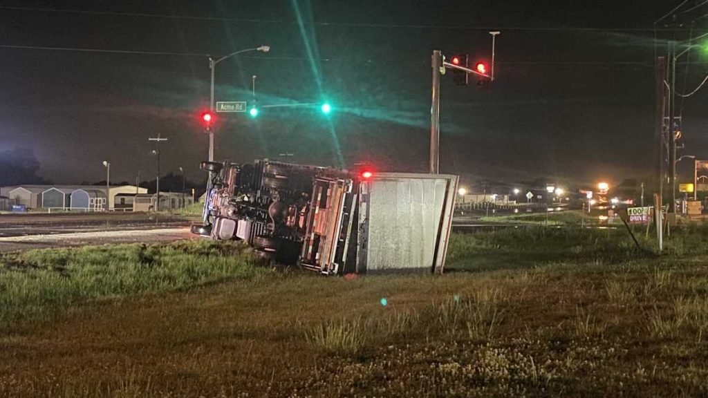 Overnight severe storms cause damage, box truck to overturn in Shawnee - KOCO Oklahoma City