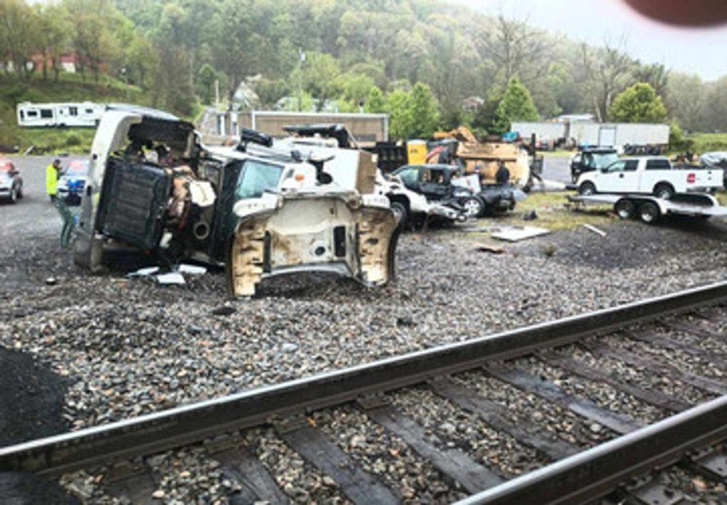 VIDEO: Train strikes utility truck in Washington County, Virginia - WCYB