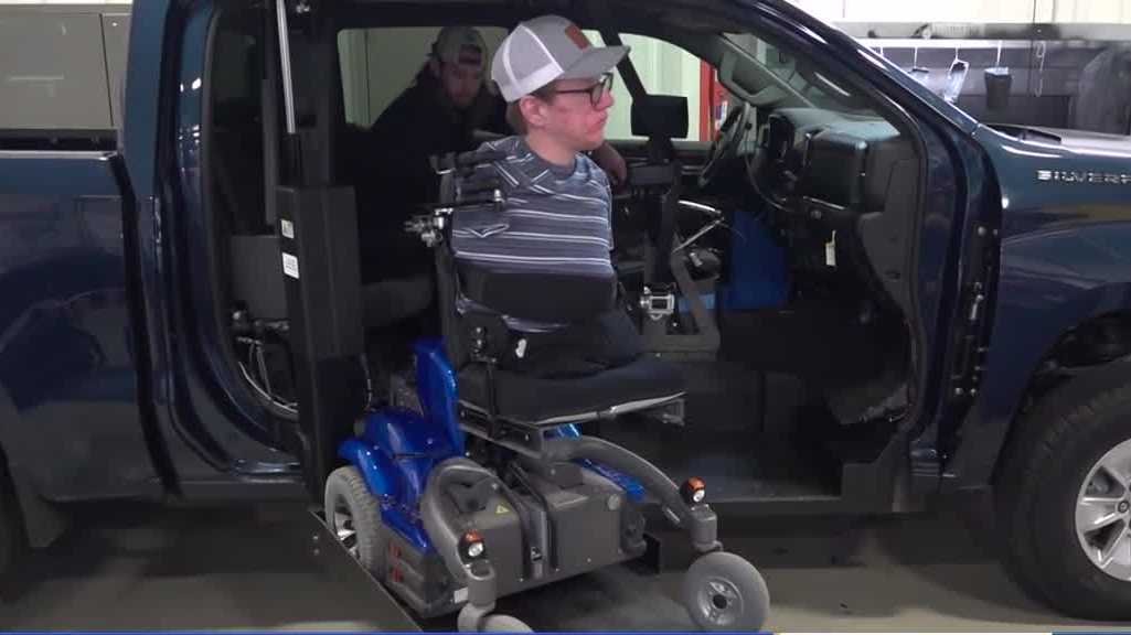 Iowa teen born without arms or legs gets custom truck - KCCI Des Moines