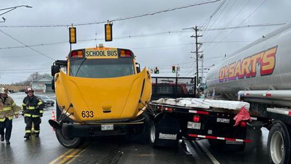 1 hurt after Maine school bus, flatbed truck and fuel tanker collide in Hermon - WGME