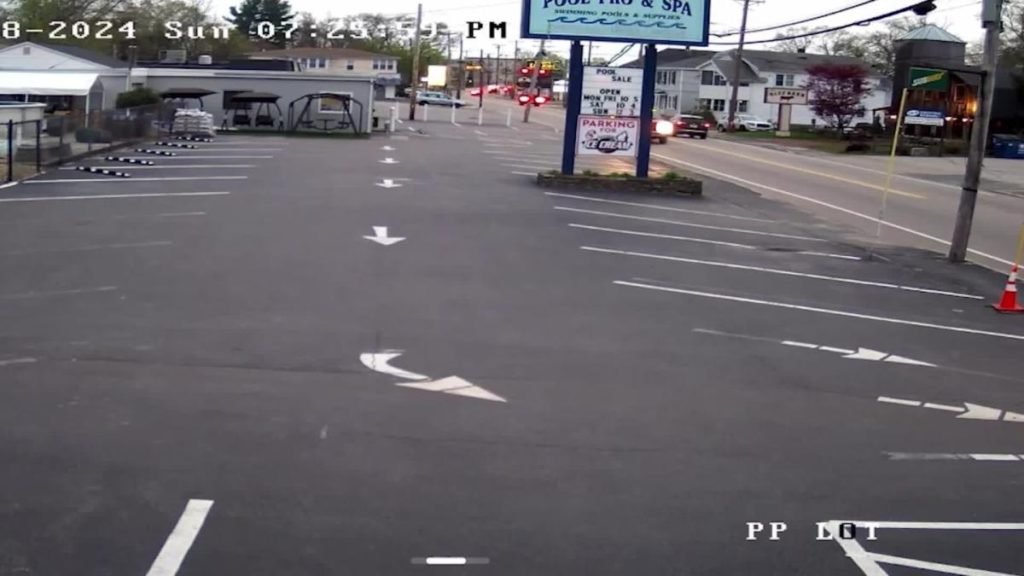 Video: Truck careens off road, narrowly misses ice cream shop, parked cars - Yahoo! Voices