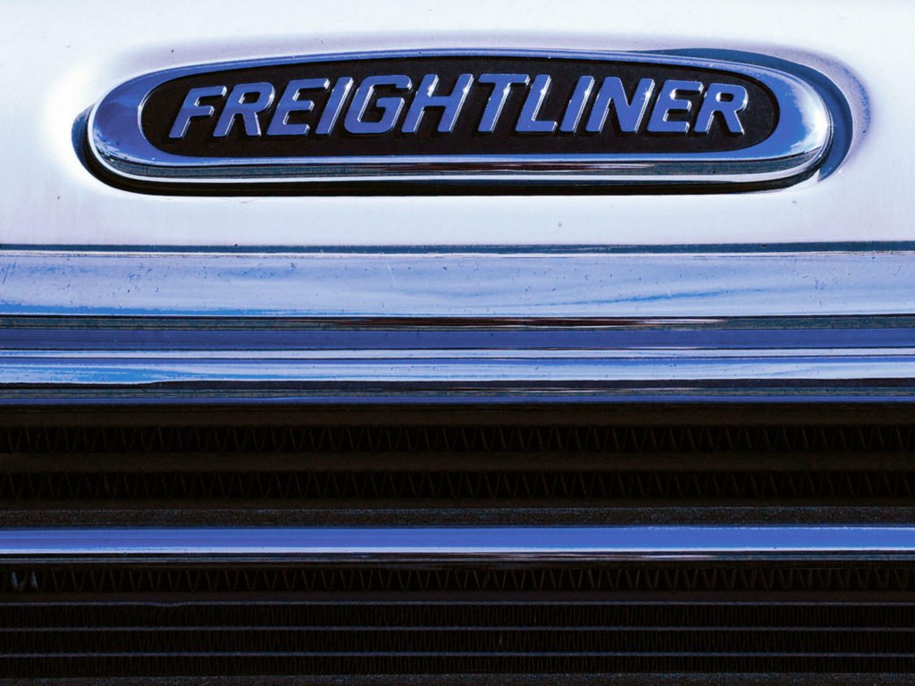 A Freightliner heavy-duty truck is seen in this October 14, 2008 image taken in Gainesville, Virginia. German heavy truck maker Daimler said it will eliminate 3,500 North American jobs owing to the worsening economic slowdown, a day after Japan's Nissan announced nearly 1,700 jobs were being axed. Following announcements by Nissan, Renault, and Volvo in Europe, and restructuring by General Motors and Ford, utility vehicles are also unveiling hits from slumping sales. In the United States, the market deteriorated "in a way we have not anticipated," Daimler Trucks boss Andreas Renschler told a telephone press conference. AFP PHOTO/Karen BLEIER (Photo credit should read KAREN BLEIER/AFP via Getty Images)