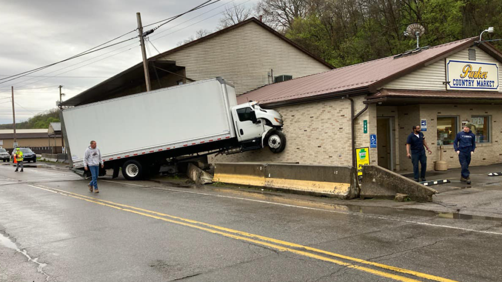 Armstrong County grocery store hit by box truck; 2 injured - WTAE Pittsburgh