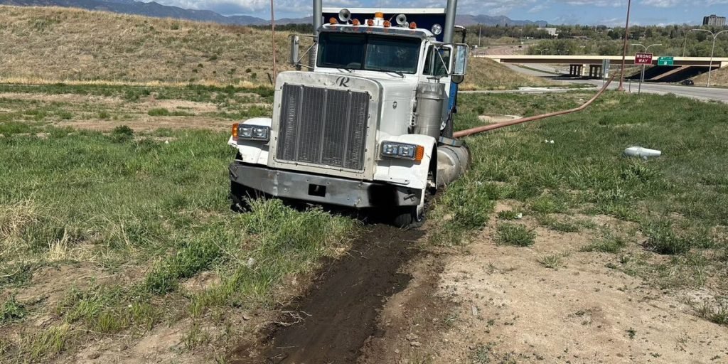 Dump truck takes out light poles in Colorado Springs Thursday morning - KKTV