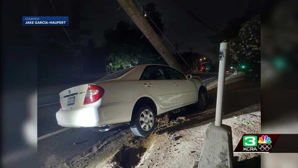 25 SMUD customers in Orangevale lose power after car crashes into pole - KCRA Sacramento