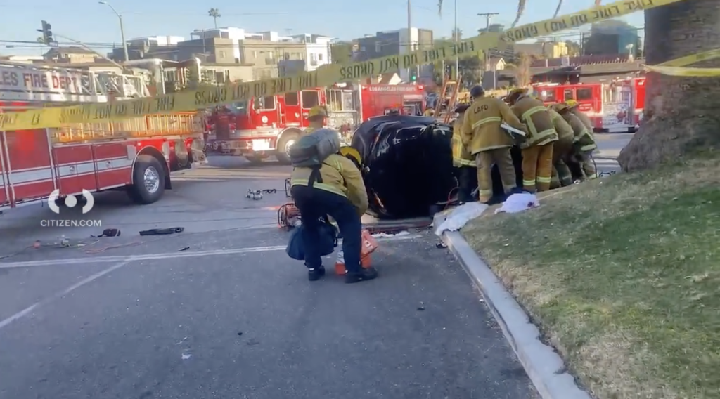 6 injured in two-vehicle rollover crash in Southern California - KTLA Los Angeles