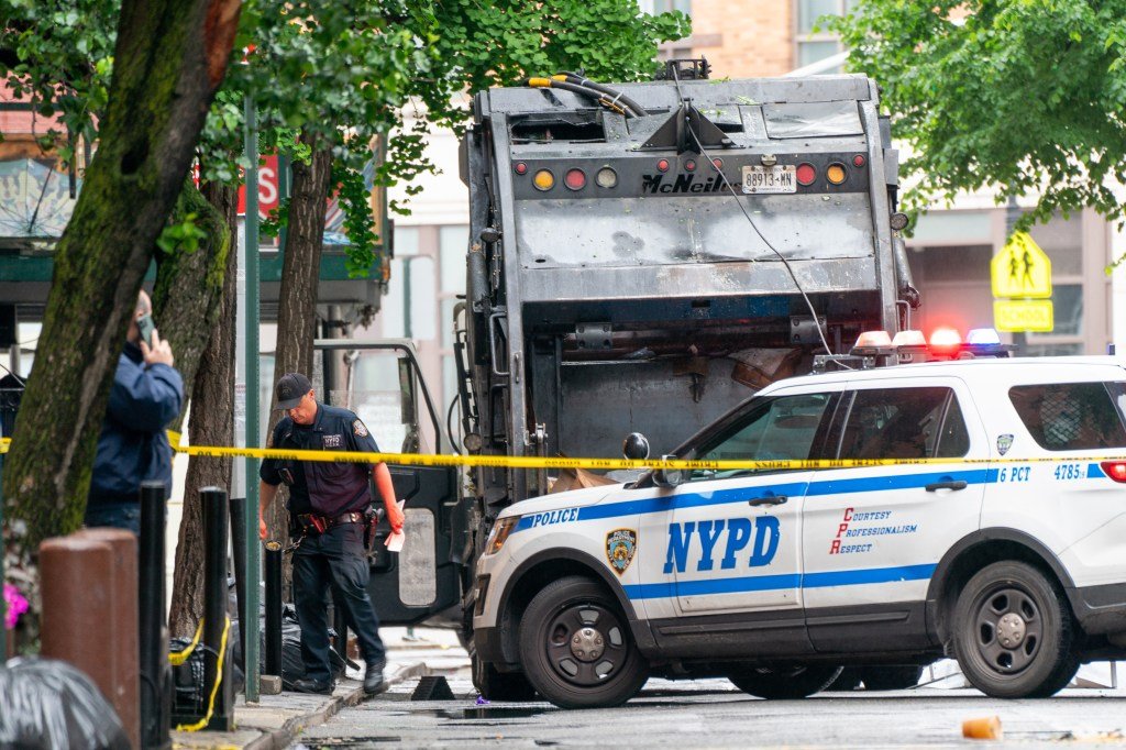 Private garbage truck driver reversing down Greenwich Village street fatally strikes man - New York Daily News