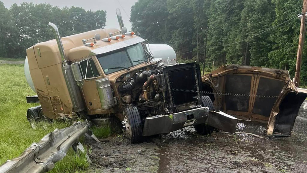 Tanker truck crash on Route 5 in Deerfield causes lane closures - WWLP.com