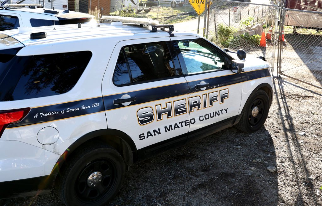 Motorcyclist dies in San Mateo County Highway 1 crash, all lanes blocked - KRON4