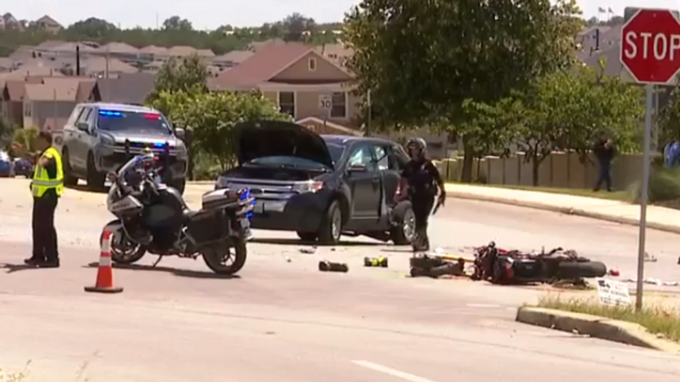 Motorcyclist hospitalized with life-threatening injuries after West Side crash - WOAI