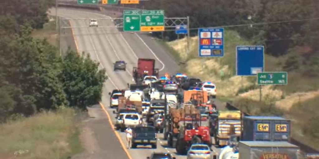 2 in custody after standoff involving stolen semi-truck; I-205 reopens - Fox 12 Oregon