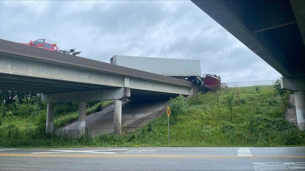 Iowa traffic: Highway 65 near Altoona blocked by semi-truck crash - KCCI Des Moines