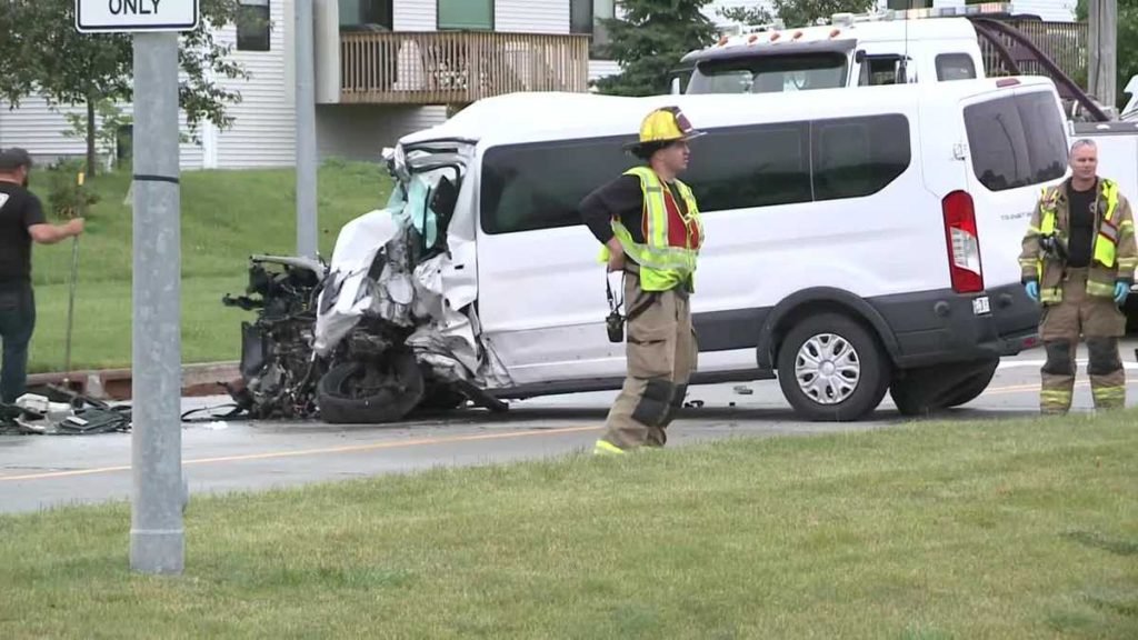 West Des Moines head-on crash reported between semi-truck and van - KCCI Des Moines