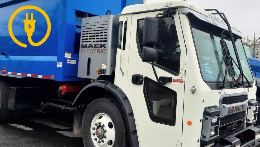 Portland unveils Maine's first electric garbage truck - WMTW Portland