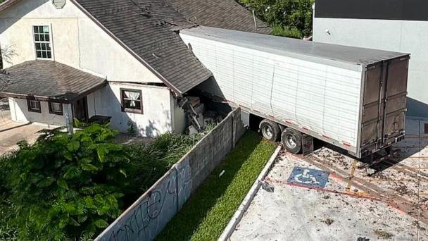 Truck driver dead after 18-wheeler crashes into home - WPVI-TV
