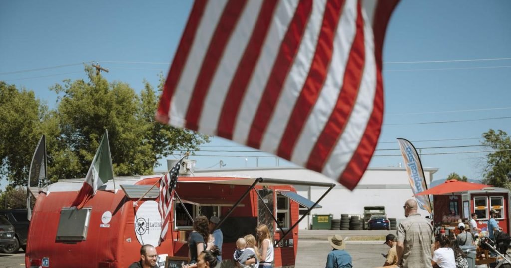 'Up and coming': Food truck court hopes to bring focus to middle of Bozeman - Bozeman Daily Chronicle
