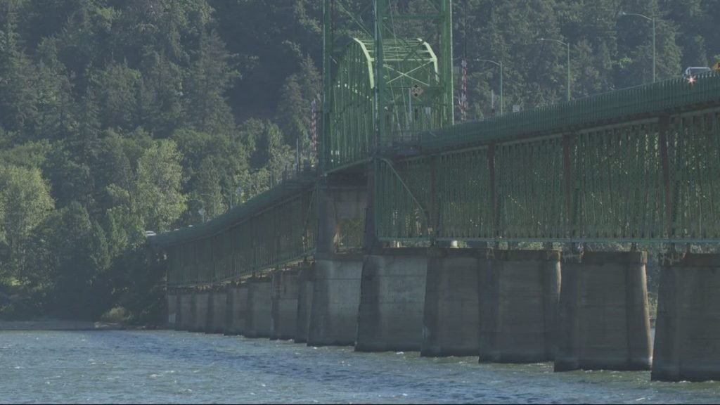 Hood River Bridge reopens after truck crash causes 'severe damage' - KGW.com